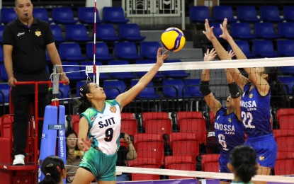 <p><strong>POINTS</strong>. San Juan Institute of Technology - Batangas player Samantha Nicole Panganiban (left) tries to score during the match against Canossa Academy of Lipa in the Philippine National Volleyball Federation (PNVF) U18 Championship at the Rizal Memorial Coliseum on Friday (March 22, 2024). San Juan Institute of Technology won, 25-14, 25-20. <em>(PNVF photo)</em></p>