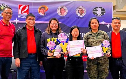 <p><strong>CHESS PRODIGY.</strong> Ruelle Canino (4th from left), 16, rules the Philippine National Women’s Chess Championship in Malolos, Bulacan on Sunday (March 24, 2024). Also in photo are (from left) Malolos City sports director Jose Anthony Villanueva, National Chess Federation of the Philippines president Prospero Pichay Jr., Woman International Master Jan Jodilyn Fronda, Woman Grandmaster Janelle Mae Frayna and NCFP chief executive officer Jayson Gonzales. <em>(Contributed photo)</em></p>