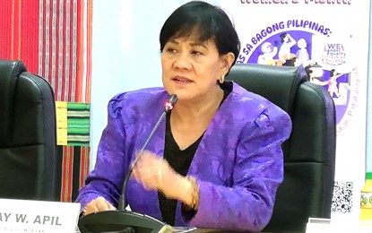 <p><strong>NEW VENTURE</strong>. Mines and Geosciences Bureau-Cordillera Director Fay Apil announces the approval of a mineral production sharing agreement with Makilala Mining Company Inc. during a press conference on Monday (March 25, 2024). The company will explore copper in a 2,500-hectare area in Pasil, Kalinga. <em>(PNA photo by Liza T. Agoot)</em></p>
