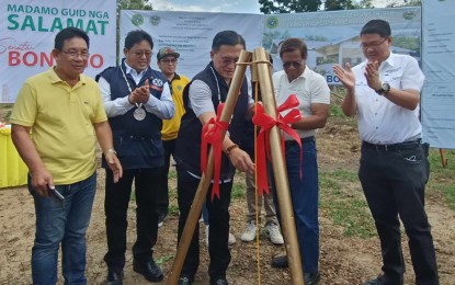 <p><strong>SUPER HEALTH CENTER.</strong> Senator Christopher Lawrence Go leads the groundbreaking for the Super Health Center in Barangay Pasig, Lambunao, Iloilo on March 22, 2024. Eleven remote barangays in the municipality will be served. <em>(PNA photo by PGLena)</em> </p>