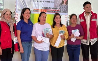 <p><strong>LIVELIHOOD GRANTS</strong>. The Department of Social Welfare and Development (DSWD) distributes livelihood assistance settlement grants to Typhoon Egay-hit families during the ceremonial payout at the St. Joseph Institute Gymnasium in Candon City, Ilocos Sur on March 22, 2024. An initial 484 of the 3,000 target families received their livelihood grants. <em><strong>(DSWD photo)</strong></em></p>