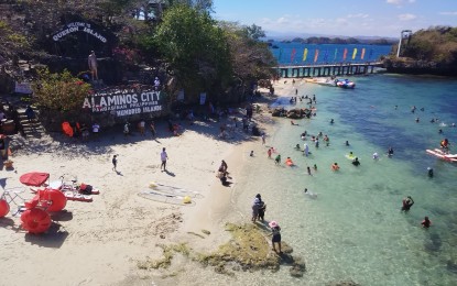<p><strong>HUNDRED ISLANDS</strong>. Tourists start to flock to the Hundred Islands National Park in Alaminos City, Pangasinan with the onset of the summer season. The national park is known for its white sand beaches, scenic view, and other fun activities. <em>(Photo by Hilda Austria)</em></p>