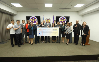 <p><strong>CASH DIVIDEND</strong>. Clark Development Corporation officials led by president and chief executive officer Agnes Devanadera (8th from right) with Finance Secretary Ralph Recto (center) during the ceremonial turnover of the cheque for the PHP1.8-billion dividends. In photo from left to right are Treasury Division Assistant Manager Bryan Lozano, Assistant Vice President for Finance Alizaido Paras, Director Paul Christian Cervantes, Director Nicolette Henson, Vice President for Security Services Group Lina Sarmiento, Vice President for Administration and Finance Jose Miguel de la Rosa, Director Maricris Ang-Carlos, Director Jose Philip Panlilio, Director Bryan Matthew Nepomuceno. Chairman Edgardo Pamintuan, Vice President for Business Development and Business Enhancement Noelle Mina Meneses, Bureau of the Treasury National Treasurer Sharon Almanza, DOF Corporate Affairs and Strategic Infrastructure Group Director Joanna Castillo, Vice President for Engineering Services Group Teresito Tiotuyco, and Communications Division Manager Astrud Aguinaldo. <em>(Photo from CDC)</em></p>