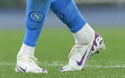 Italian football team Napoli takes knee before match to protest racism