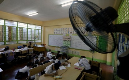 <p><strong>HOT CLASS DAY.</strong> An electric fan gives Grade 1 learners at the Justo Lukban Elementary School in Manila some relief amid a scorching day on April 2, 2024. Vice President and Education Secretary Sara Duterte maintained her stance on the gradual reversion to the old school calendar which sets the school break for learners in the hottest months of April and May. <em>(PNA photo by Yancy Lim)</em></p>