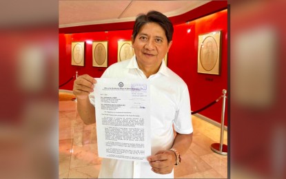 <p><strong>POLITICAL CHARTER CHANGE</strong>. Presidential Adviser for Poverty Alleviation Larry Gadon writes a letter to Senate President Juan Miguel Zubiri and House Speaker Martin Romualdez on Monday (April 1, 2024) to propose political amendments to the 1987 Constitution. In his letter, Gadon said amending the political provisions of the 1987 Constitution could lead to improved governance and yield greater benefits for the people. <em>(Photo from Larry Gadon)</em></p>
