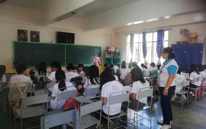 <p><strong>SHORTENED TIME.</strong> Dr. Marje Cabasan, DepEd District Supervisor of San Jose de Buenavista, Antique, supervises the first day of the implementation of the shortened class hours at the Delegate Angel Salazar Memorial School on Thursday (April 4, 2024). Cabasan said in an interview that they have adopted the scheme and an alternative delivery mode in the afternoon to ensure continuity of learning and the well-being of students amid the extreme heat. <em>(PNA photo by Annabel Consuelo J. Petinglay)</em></p>