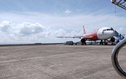 <p><strong>RESUMED</strong>. Budget carrier AirAsia resumed its operation at the Tacloban Airport on Thursday (April 4, 2024), a day after the emergency runway repair that canceled several flights a day ago. The airport’s regular operations have not yet resumed on Thursday with several flights suspended by the Philippine Airlines and Cebu Pacific.<em> (PNA photos by Sarwell Meniano)</em></p>