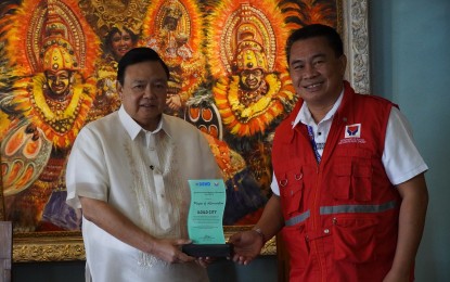 <p><strong>RESILIENT PROGRAM.</strong> Iloilo City Mayor Jerry Treñas and Department of Social Welfare and Development (DSWD) Western Visayas regional director lawyer Carmelo Nochete sign a memorandum of agreement for the “Project LAWA at BINHI” under the Risk Resiliency Program of the department at the city hall on Thursday (April 4, 2024). The DSWD downloaded PHP18 million to the local government for the program that will benefit over 2,000 residents of the city. <em>(Photo courtesy of Iloilo City Government)</em></p>