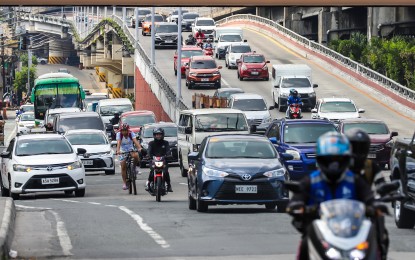 <p><strong>TRAFFIC WOES.</strong> Southbound traffic on the EDSA-Kamuning flyover in Quezon City on April 10, 2024. The Civil Service Commission said the resolution adopting a flexible working schedule for public servants in Metro Manila is a temporary solution to traffic congestion. <em>(PNA photo by Robert Oswald P. Alfiler)</em></p>