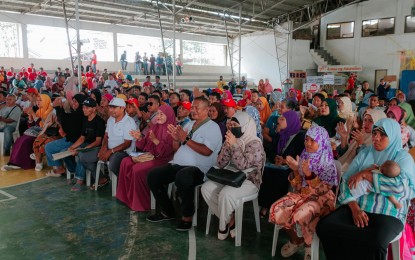 <p><strong>CASH AID</strong>. Over PHP5.4 million worth of cash aid under the Assistance to Individuals in Crisis Situation (AICS) program was given to the Muslim communities in Davao del Norte on Tuesday (April 9, 2024). A total of 2,710 beneficiaries from four towns received PHP2,000 each. <em>(Photo from Vice Governor Oyo Uy's FB page)</em></p>