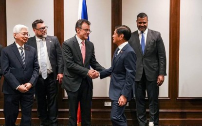 <p><strong>SERVICE EXPANSION.</strong> President Ferdinand R. Marcos Jr. (2nd from right) meets with the executives of Google on the sidelines of his working state visit to Washington DC on Friday (April 12, 2024, Manila time). During the meeting, Google’s Global Vice President on Government Affairs and Public Policy Karan Bhatia (3rd from left) informed Marcos of the firm’s commitment to strengthen cybersecurity, help micro, small and medium enterprises, and promote the responsible use of digital technology in the Philippines. <em>(Photo from PBBM's official Facebook page)</em></p>