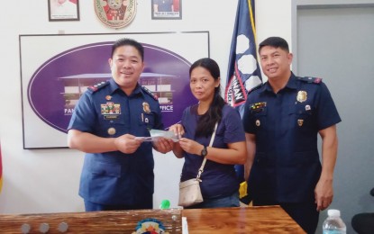 <div dir="auto">
<div dir="auto"><strong>PROJECT CARES</strong>. Pangasinan Police Provincial Office Director Col. Jeff Fanged (left), with Community Affairs and Development Unit acting chief Maj. Fernan Rivera, turn overs PHP100,000 cash pooled from donations and a fundraiser to Myrna Sanchez at Camp Governor Antonio Sison in Lingayen on Sunday (April 13, 2024). She is the wife of Staff Sgt. Virgilio Sanchez who is recovering from a kidney transplant. <em>(Photo by Liwayway Yparraguirre)</em></div>
</div>
<div class="yj6qo"> </div>