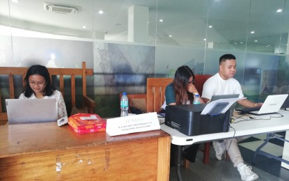 <p><strong>HELP DESK</strong>. The provincial government of Apayao has set up a help desk for residents with land-related problems. Recently, the Task Force Lawful and Unified initiatives to Safeguarding Apayao lands (TF-LUSA), formed in 2023, has caused the cancellation of the title issued to a private person for a land currently being used as a public cemetery. <em>(PNA photo by Liza T. Agoot)</em></p>