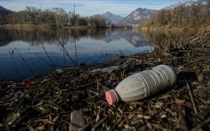 <p><strong>PLASTIC WASTES</strong>. UK’s Big Plastic Count is urging companies and the government to reduce plastic production by at least 75 percent by 2040, noting that British household dumps some 1.7 billion pieces of plastics weekly. In a report, the group said only 17 percent of UK’s plastic waste is recycled, 58 percent are incinerated, 14 percent exported, and 11 percent placed in landfills. <em>(Photo by Anadolu)</em></p>