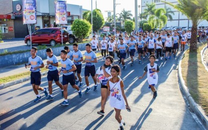 <p><strong>BIDA RUN.</strong> Officers of the Iloilo City Police Office join the Buhay Ingatan Druga’y Ayawan (BIDA) run in Iloilo City in 2023. Over 11,000 participants are joining the BIDA RISE and Run advocacy run covering the over five-kilometer stretch of the city road on April 20, 2024. <em>(File photo courtesy of ICPO Serbisyo Publiko FB page)</em> </p>