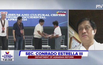 <p><strong>EXPEDITING LAND DISTRIBUTION.</strong> Agrarian Reform Secretary Conrado Estrella III vows to expedite procedures in distributing land ownership titles to agrarian reform beneficiaries nationwide, during the Bagong Pilipinas Ngayon briefing on Thursday (April 18, 2024). Estrella said they target to distribute around 100,000 land ownership certificates this year. <em>(Screengrab)</em></p>