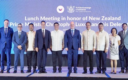 <p><strong>DEEPER TIES.</strong> Senate President Juan Miguel Zubiri (5th from left) and New Zealand Prime Minister Christopher Luxon (6th from left) lead the luncheon meeting between Philippine senators and New Zealand officials at the Fairmont Hotel in Makati City on Friday (April 1, 2024). Both sides have expressed willingness to strengthen bilateral cooperation in economy and security. <em>(Photo courtesy of Zubiri’s office)</em></p>