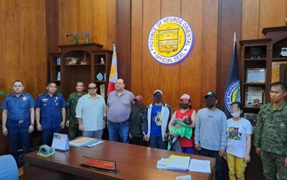 <p><strong>COURTESY VISIT.</strong> Three former rebels of the New People's Army are presented to Negros Oriental Governor Manuel Sagarbarria on Friday afternoon (April 19, 2024). Two of them surrendered to be with their wives and children. <em>(Contributed photo)</em></p>