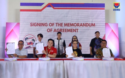 <p><strong>LITERACY DRIVE.</strong> The "Tara, Basa!" (Let's Read!) tutoring program is launched in Catbalogan City, Samar on Friday (April 19, 2024), led by Department of Social Welfare and Development Secretary Rex Gatchalian (seated, 2nd from left). Two-thousand struggling and non-reading elementary students and their parents, 200 tutors, and 40 youth workers will benefit from the program. <em>(DSWD photo)</em></p>