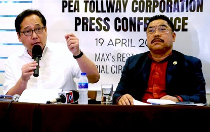 <p><strong>GOV’T PROPERTY.</strong> Public Estates Authority Tollways Corp. (PEATC) spokesperson Ariel Inton (left) and PEATC President and Officer in Charge Steve Esteban urge for the turnover of the operations and maintenance of the Manila-Cavite Expressway from the Cavitex Infrastructure Co. to the government, during a press conference at the Quezon City Memorial Circle on Friday (April 19, 2024). The PEATC officials maintained that Cavitex is owned by the Philippine government. <em>(PNA photo by Ben Briones)</em></p>