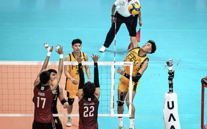 <p><strong>SMASH.</strong> Far Eastern University's Andrei Delicana (right) tries to score against University of the Philippines during the UAAP Season 86 men’s volleyball tournament at PhilSports Arena in Pasig City on Saturday (April 20, 2024). The Tamaraws won, 25-17, 25-22, 25-22, to earn the first twice-to-beat incentive in the semifinal round. <em>(UAAP photo)</em></p>