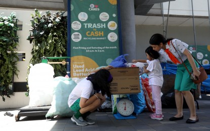 <p><strong>COLLECT AND WIN</strong>. Student scouts weigh single-use plastics at a collection center at SM Mall of Asia in Pasay City on Monday (April 22, 2024). The "Plastics Collection Competition: Collect, Drop and Win" project aims to engage the youth on the importance of recycling plastics and keeping the environment clutter-free. <em>(PNA photo by Yancy Lim)</em></p>