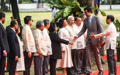 <p><strong>OFFICIAL FAMILY</strong>. President Ferdinand R. Marcos Jr. (right) introduces His Highness Sheikh Tamim bin Hamad Al-Thani, the Amir of Qatar, to his Cabinet officials during arrival honors at Malacañang Palace in Manila on Monday (April 22, 2024). Sheikh Tamim lauded the Filipino community in Qatar for their unwavering support and effective contribution to the development and progress of his country.<em> (PNA photo by Joan Bondoc)</em></p>