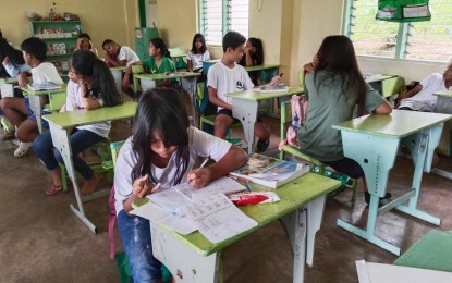 Upland learners in Leyte keep their cool in extreme heat