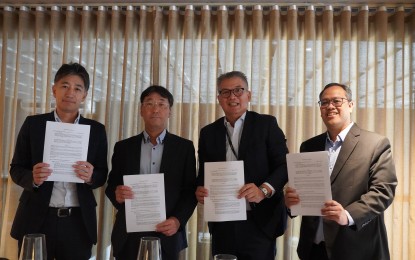 <p><strong>DEAL RENEWED</strong>. Philippine Manufacturing Co. of Murata (Murata) President Masayoshi Koda and First Gen President and COO Francis Giles Puno (second and third from left, respectively) lead the signing of the agreement for the supply of renewable energy to Murata’s factory in Batangas from First Gen-affiliated geothermal facilities in this undated photo. Also in the photo are Murata’s Director Mitsuki Notsu (extreme left) and First Gen Senior Vice President Vincent Martin Villegas. <em>(Courtesy of First Gen)</em></p>