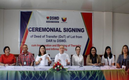 <p><strong>DEED OF DONATION</strong>. Officials of the Department of Social Welfare and Development (DSWD) and Department of Agrarian Reform sign the Deed of Transfer to formally turnover a five-hectare land at the Regional Rehabilitation Center for the Youth. (RRCY) in Magalang, Pampanga on April 25, 2024. The land, currently occupied by DSWD’s RRCY, will be developed as Welfare Ville to better serve the people in the Central Luzon region. <em>(DSWD photo)</em></p>