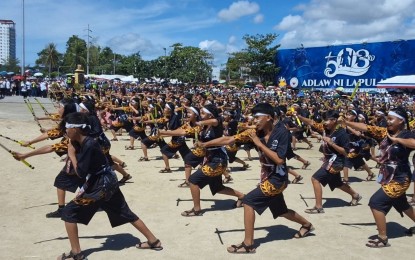 <p><strong>YOUNG ESKRIMADORES.</strong> Local martial arts practitioners exhibit their prowess in Arnis de Abanico, a reenactment of the Victory of Mactan, at Liberty Shrine in Barangay Mactan, Lapu-Lapu City, Cebu on Saturday (April 27, 2024). President Ferdinand R. Marcos Jr. was the guest of honor in the 503rd celebration of the Datu Lapulapu-led victory over Portuguese explorer Ferdinand Magellan and the Spanish forces. <em>(PNA photo by John Rey Saavedra)</em></p>