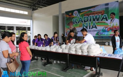 <p><strong>AFFORDABLE STAPLE.</strong> Rice is sold at PHP20 per kilo at the "Kadiwa ng Pangulo" outlet in Ligao City, Albay for members of the Pantawid Pamilyang Pilipino Program (4Ps) beneficiaries, elderlies, and persons with special needs on April 25, 2024. Aside from rice, fruits, vegetables, several delicacies and other farm products were also sold at affordable prices <em>(Photo courtesy of National Irrigation Administration)</em></p>