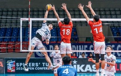 <p><strong>PLAYER OF THE WEEK. </strong>PGJC-Navy's Joeven Dela Vega (No. 18) tries to score against D'Navigators players Kent Sabando (No. 18) and Abdurasad Nursiddik (No. 14) during the 2024 Spikers’ Turf Open Conference at the Ninoy Aquino Stadium on April 28, 2024. The Sealions won, 25-19, 22-25, 25-20, 19-25, 15-10. <em>(PVL photo) </em></p>