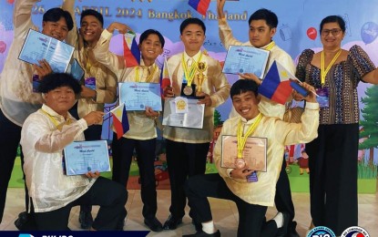 <p><strong>WINNERS.</strong> Seven high school students of Surigao City and their coach, Gemma Orozco (rightmost), bagged awards at the Thailand International Mathematical Olympiad in Bangkok on Sunday (April 28, 2024). Suan got a silver medal and Euler's Prize in Number Theory, Pomoy took a bronze, and the five others earned merit awards.<em> (Photo courtesy of Surigao City-PIO)</em></p>