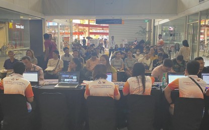 <p><strong>JOB SEEKERS</strong>. Applicants from Albay province register for the Labor Day Job Fair of the Department of Labor and Employment (DOLE)  at the Ayala Mall in Legazpi City on Wednesday (May 1, 2024). More than 16,000 local and overseas vacancies were offered by 135 employers in Bicol for the simultaneous events. <em>(PNA photo by Connie Calipay)</em></p>