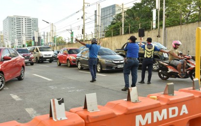<p><strong>ROUTE ADJUSTMENT.</strong> Enforcers of the Metropolitan Manila Development Authority guide motorists to alternate routes to avoid the closed EDSA-Kamuning flyover on Thursday (May 2, 2024). Motorcycles are now prohibited from plying the EDSA-Kamuning service road and will instead take alternate routes similar to other private vehicles. <em>(Photo courtesy of MMDA)</em></p>