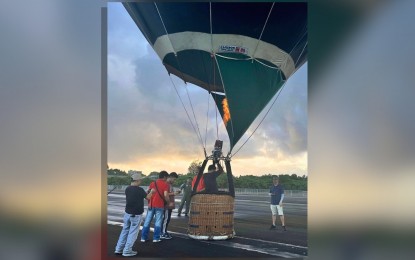 <p><strong>FLIGHT TEST.</strong> A hot air balloon is being tested for a flight at the Old Airport in Legazpi City on Thursday (May 2, 2024) in preparation for the Bicol Loco Hot Air Balloon Festival on May 3-5, 2024. At least 17 colorful and giant balloons are expected to fly during the three-day event. <em>(Photo courtesy of AKB)</em></p>