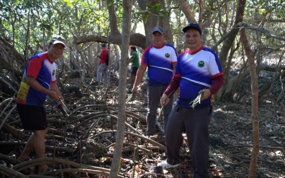 <p><strong>PRO-ENVIRONMENT</strong>. Department of Agrarian Reform employees join the planting of mangrove propagules in Barangay Ablan, Burgos, Ilocos Norte on Friday (May 3, 2024). Mangrove planting and rehabilitation protect communities from the adverse impacts of climate change. <em>(Contributed photo/Jorge Guerrero)</em></p>