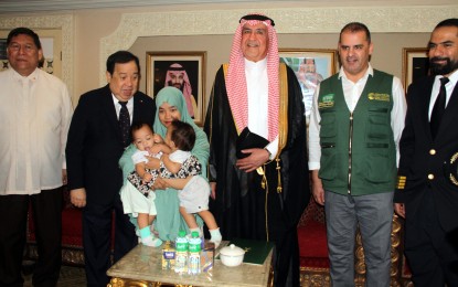 <p><strong>CONJOINED TWINS.</strong> Foreign Affairs Assistant Secretary Mardomel Celo Melicor, Philippine Red Cross Chairman and CEO Richard Gordon, Hashima Yusoph, Kingdom of Saudi Arabia (KSA) Ambassador to the Philippines Hisham Sultan Abdullah Alqahtani (left to right), and members of the Saudi medical team and the King Salman Humanitarian Aid and Relief Center pose for a photo after a media briefing at the Royal Embassy of Saudi Arabia in Makati City on Friday (May 3, 2024). The twins Akhizah and Ayeesha Yusoph and their mother are set to fly to KSA on Sunday (May 5, 2024) for their surgery. <em>(PNA photo by Jess Escaros)</em></p>