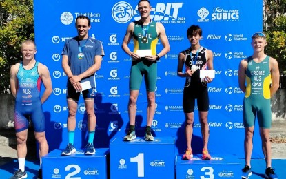 <p><strong>TOP TRIATHLETES.</strong> Champion Luke Bate (center) on the podium during the awarding ceremony of the Subic Bay International Triathlon (SuBIT) at the Subic Bay Metropolitan Authority (SBMA) Freeport Boardwalk on Saturday (May 4, 2024). With him are (from left) Rory Thornhill and Christopher Deegan (Australia), Amu Omuro (Japan), and Jack Chrome (Australia). <em>(PNA photo by Jean Malanum)</em></p>