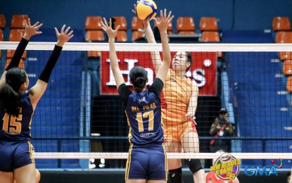 <p><strong>ATTACK.</strong> San Sebastian College's Christina Marasigan tries to score against Jose Rizal University's Shanine Pretta (No. 15) and Patricia Anne Del Pilar (No. 17) during the NCAA Season 99 women’s volleyball tournament at Filoil EcoOil Arena in San Juan City on Saturday (May 4, 2024). The Lady Stags won, 23-25, 25-18, 25-23, 25-19. <em>(NCAA photo)</em></p>