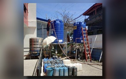 <p><strong>WATER DISTRIBUTION.</strong> Water distribution continues in city barangays suffering from water scarcity. Data from the Iloilo City Disaster Risk Reduction and Management Office showed that 186,900 liters of water were delivered to 26 barangays as of Sunday (May 5, 2024). <em>(Photo courtesy of Iloilo City government)</em></p>
