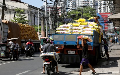 <p><strong>RICE PRICES</strong>. Workers unload sacks of rice at a warehouse in Tondo, Manila, on May 7, 2024. Rizal Commercial Banking Corporation chief economist Michael Ricafort said on Tuesday (Sept. 3, 2024) that lower rice prices due to the reduced tariff likely contributed to the easing of inflation in August. <em>(PNA photo by Yancy Lim)</em></p>