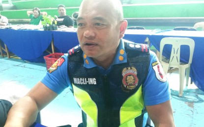 <p><strong>STRICTER RULES</strong>. La Trinidad Police Chief Col. Benson Macli-ing on Wednesday (May 8, 2024) said they are adopting the Metro Manila traffic scheme that designates certain part of the road to specific vehicles. The move, which also include removing road obstructions, aims to address the town’s traffic congestion issues. <em>(PNA photo by Liza T. Agoot)</em></p>