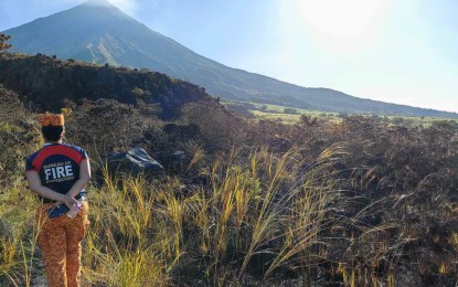 Grassfire hits lower part of Mayon Volcano amid intense heat