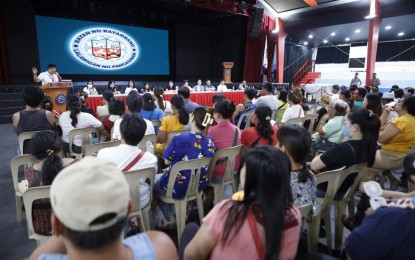 <p><strong>MEETING</strong>. Bayambang town officials meet with vendors in this undated photo in an indoor gymnasium. The municipality is now implementing compressed four-day workweek for its employees from May 6 to June 30 this year amid the high heat index. <em>(Photo courtesy of Balon Bayambang FB page)</em></p>
