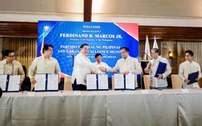 <p><strong>MORE ALLIES</strong>. President Ferdinand R. Marcos Jr. (center) witnesses the signing of the alliance between Lakas-CMD and Partido Federal ng Pilipinas (PFP) held at the Manila Polo Club in Makati City on Wednesday (May 8, 2024). The coalition lawmakers on Thursday (May 9) said they expect more political parties to join the new administration alliance in line with President Ferdinand R. Marcos Jr.’s unity goal. <em>(Photo courtesy of Speaker Romualdez’s office)</em></p>