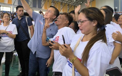 <p><strong>CASH ASSISTANCE.</strong> Senator Bong Go takes a selfie with residents of Tiaong, Quezon on Thursday (May 9, 2024). Go facilitated the distribution of PHP2,500 each to 1,800 beneficiaries under the Department of Social Welfare and Development’s Assistance to Individuals in Crisis Situation. <em>(PNA photo by Belinda Otordoz)</em></p>