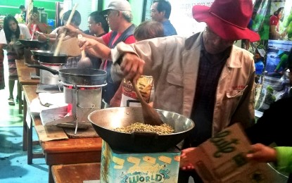 <div dir="auto"><strong>GET-TOGETHERS</strong>. Coffee beans are roasted the traditional way during the 7th Coffee Festival in La Trinidad, Benguet on Wednesday (May 8, 2024). Juliet Lucas, Department of Trade and Industry - Cordillera director, said people from her hometown in Bontoc, Mountain Province used to carry their coffee cups to the traditional market to get news from one another – a practice that opened opportunities for people to establish coffee shops. <em>(PNA photo by Liza T. Agoot)</em></div>